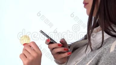 女人手中的比特币`智能手机