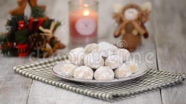 传统圣诞雪球饼干，饼干覆盖糖粉.. 圣诞新<strong>年节</strong>日装饰品。
