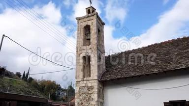 梅塔莫福西托乌·苏提拉教堂的贝尔福里。 塞浦路斯Kakopetria村