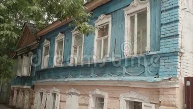 萨拉托夫，俄罗斯-保监会，<strong>2019</strong>年7月：旧的蓝色房子，白色的窗户和装饰。 俄罗斯首席<strong>安全</strong>官