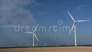 风力发<strong>电塔</strong>位于一个领域，并产生绿色能源。
