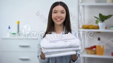 为忙碌的人提供清洁毛巾和洗衣服务