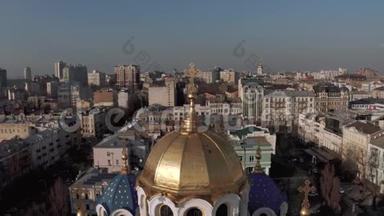 基辅4K Drone航班的东正教教堂和公寓大厦