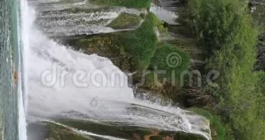 斯克拉丁`瀑布，斯克拉丁斯基布克，克尔卡自然公园，靠近克罗地亚达马尔蒂亚的西贝尼克，垂直图像，<strong>实时</strong>