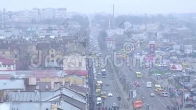 城市生活，交通在城市和交通，俯视.. 乌克兰美丽的建筑和建筑，背景
