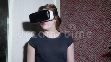 戴着VR眼镜的白人女孩试图看着她的手。