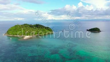 美丽的天空和<strong>岛屿</strong>的海景。 <strong>热带岛屿</strong>，俯视图.. 有珊瑚礁的绿松石海。