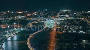 迪拜水上运河，从市中心的摩天大楼屋顶俯瞰人行天桥夜景