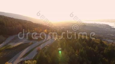 空中镜头史诗山景点俯瞰温哥华日出。 -4K24FPS