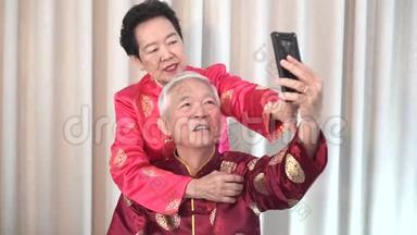 中国老年情侣自拍新年主题技术留连