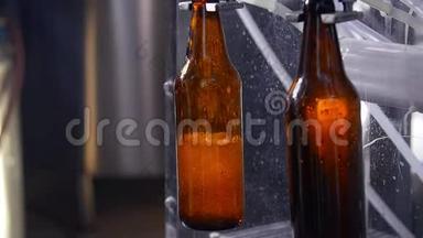 小企业和制造理念.. 啤酒厂装啤酒瓶