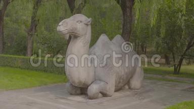 十三陵附近公园里的骆驼石像