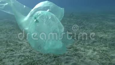 海马被困在<strong>塑料袋</strong>里，漂浮在海底。 海洋的塑料污染，丢弃的<strong>塑料袋</strong>随海漂浮