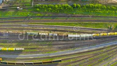 各种铁路运输列车在火车站、货运列车发车时的鸟瞰图