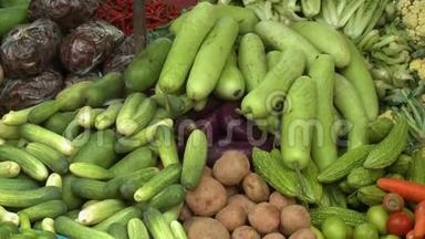 在本地市场展出的蔬菜品种