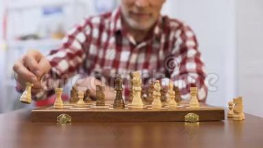 <strong>国际</strong>象棋比赛的<strong>高级</strong>绅士训练，制定策略，同桌