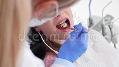 部分牙医在检查时使用牙科镜