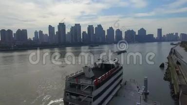 中国黄浦江高层建筑鸟瞰图。