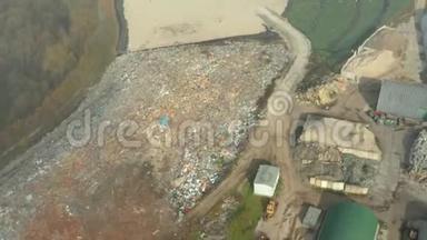 城市垃圾场或垃圾填埋场的鸟瞰图。 塑胶堆集