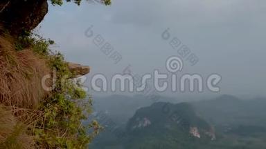高恩贡纳克<strong>自然小径</strong>泰国克拉比或龙枕，人们爬上山顶的一个视点。