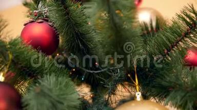 特写4k全景镜头，镜头缓慢地沿着装饰好的圣诞树移动，上面有<strong>花苞</strong>、灯和花环