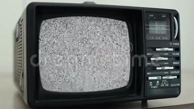 没有信号只是旧模拟电视机的噪音