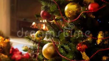特写4k镜头，在夜晚燃烧的壁炉旁，圣诞树上发光闪烁的彩色LED灯