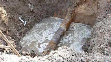 大沟、沟、坑、洞地面有水管渗漏