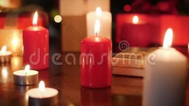 多莉4k<strong>视频</strong>，许多冒险<strong>蜡烛</strong>和盒子与圣诞礼物，并呈现在木制桌子上。 完美的背景