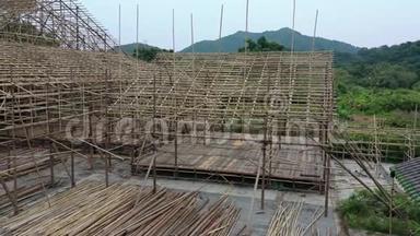 临时搭建的竹剧院及脚手架舞台