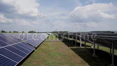 绿色领域的太阳能电池板。 太阳能<strong>发电</strong>站中的<strong>光</strong>伏能源来自自然。