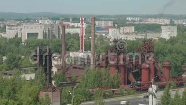 从远处看下<strong>塔吉尔</strong>的老冶金厂。重工业。