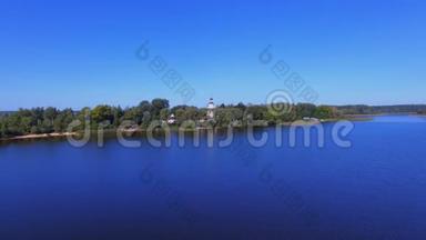 俄罗斯塞利格<strong>湖水</strong>面、峭壁和修道院的鸟瞰图