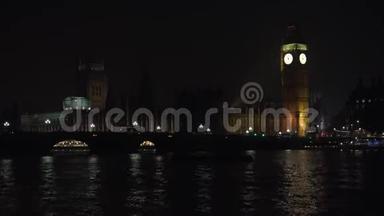 <strong>伦敦</strong>的大本钟，夜晚，威斯敏斯特<strong>大桥</strong>上的交通，英国老钟
