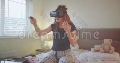 可爱有魅力的年轻少女在卧室里玩虚拟现实眼镜，她花时间玩得很开心
