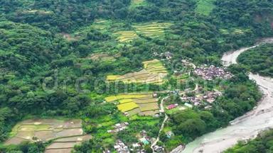 菲律宾的水稻梯田。 这个村庄位于水稻梯田的山谷中。 北方的水稻种植
