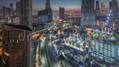 日出前迪拜市区的全景天际线景观，<strong>商场</strong>、喷泉和摩天<strong>大楼</strong>日夜高空