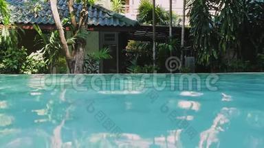 泳池水特写.. 热带的酒店游泳池。 豪华酒店游泳池
