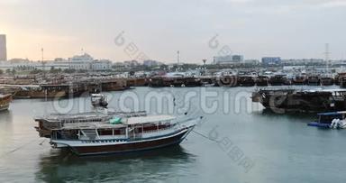 传统的阿拉伯独桅帆船。 卡塔尔-多哈