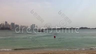 迪拜城市海滩和天际线-迪拜码头塔和摩天大楼-迪拜城市地标