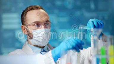 佩戴医用防护面罩和眼镜的男化学工