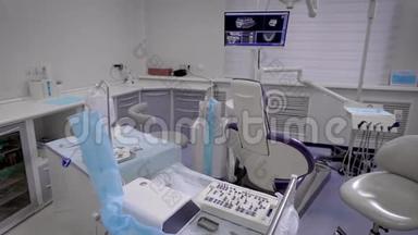 牙科办公室，准备<strong>给病人做手术</strong>。 现代设备可以让你植入假牙。