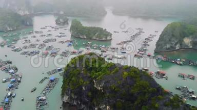 越<strong>南北</strong>部`哈龙湾的漂浮渔民村。 俯视图，俯视图