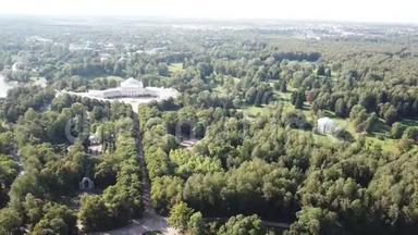 空中无人机射向巴甫洛夫斯克宫，俄罗斯帝国友谊宫，巴甫洛夫斯克圆形亭子