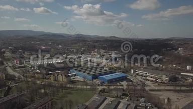 波兰戈利斯-2019年3月9日：喀尔巴阡山的工业区。 炼油厂和辅助建筑物的俯视图。 录像镜头