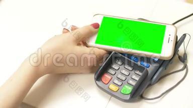 非接触式支付：使用智能手机进行支付账单.. 无线支付与网上银行和申请电话。