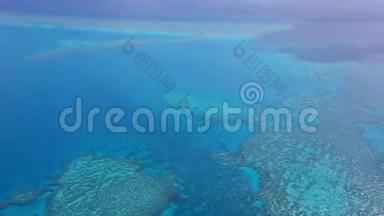 从一架飞机上看澳大利亚惠特松德岛的珊瑚礁
