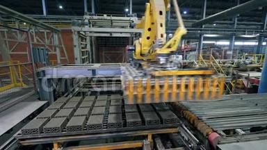 工业工厂<strong>产品</strong>由自动机器人<strong>机械</strong>手搬迁。
