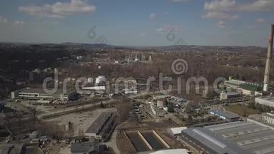 波兰戈利斯-2019年3月9日：喀尔巴阡山的工业区。 炼油厂和辅助建筑物的<strong>俯视</strong>图。 录像<strong>镜头</strong>