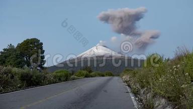 从疏散路线上看到的波普卡特佩特火山的时间圈